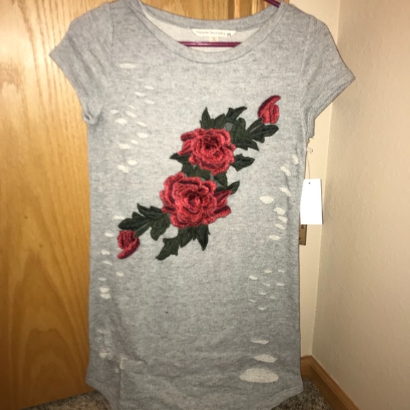 Grey long tee with rose detail - Picture 1 of 1